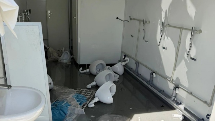 乐鱼-图片报：不满红牛集团，门兴球迷把RB莱比锡主场的厕所给砸了
